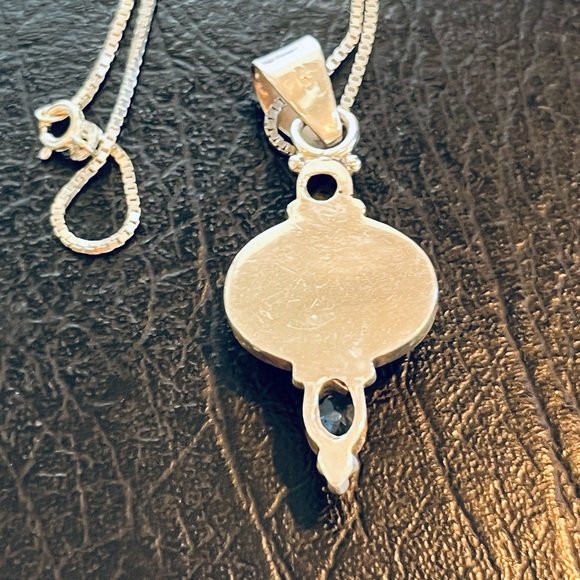 Sterling Silver, Onyx and Topaz necklace - Picture 5 of 5